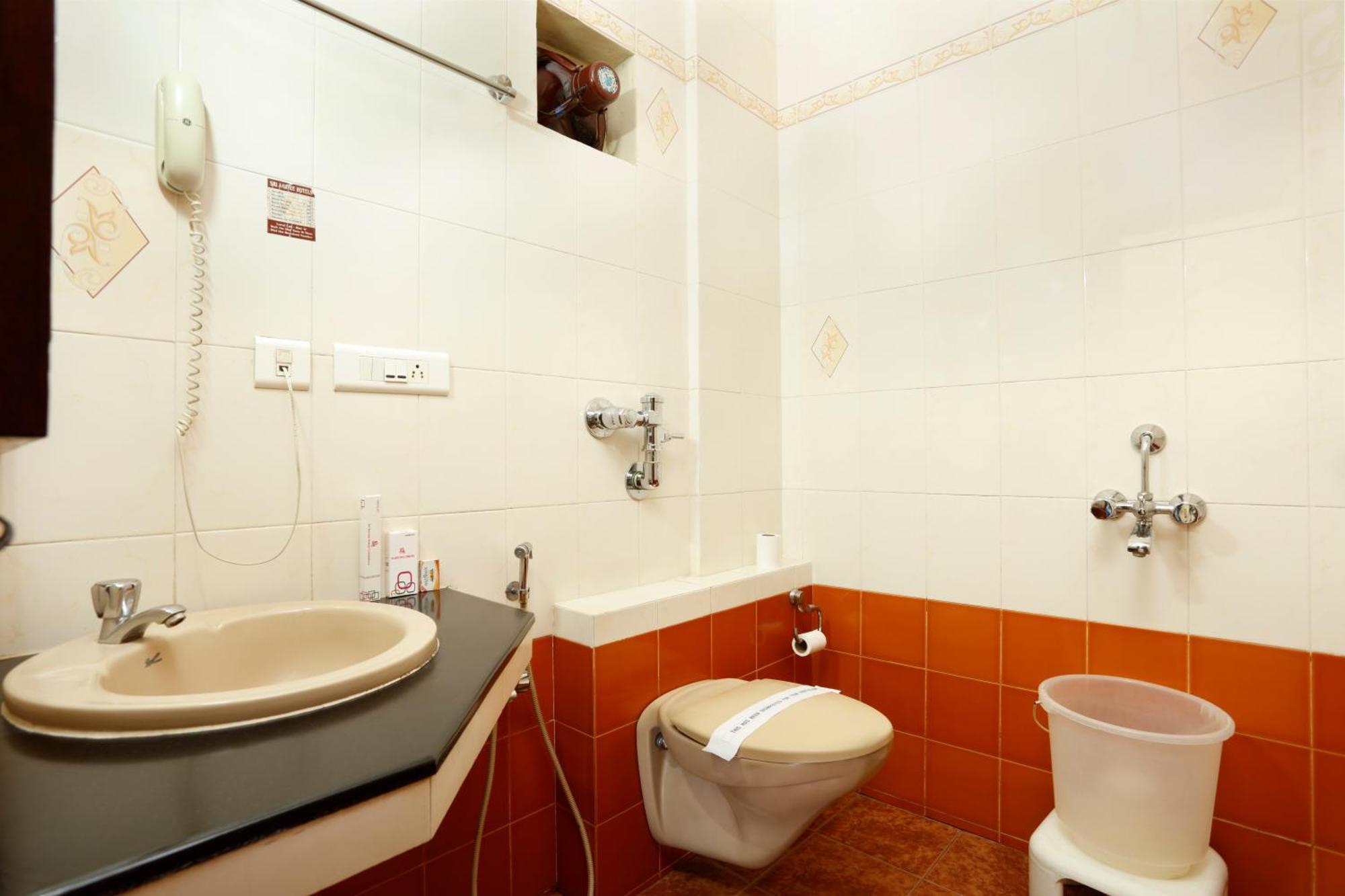 Sri Aarvee Hotels Coimbatore Esterno foto